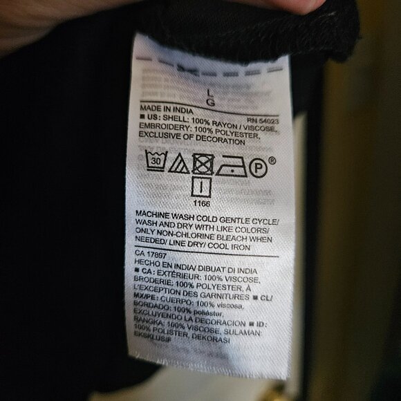 NWT Embroidered Blouse - Picture 3 of 3